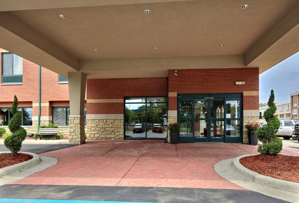 Comfort Suites Canton - Detroit Exterior foto