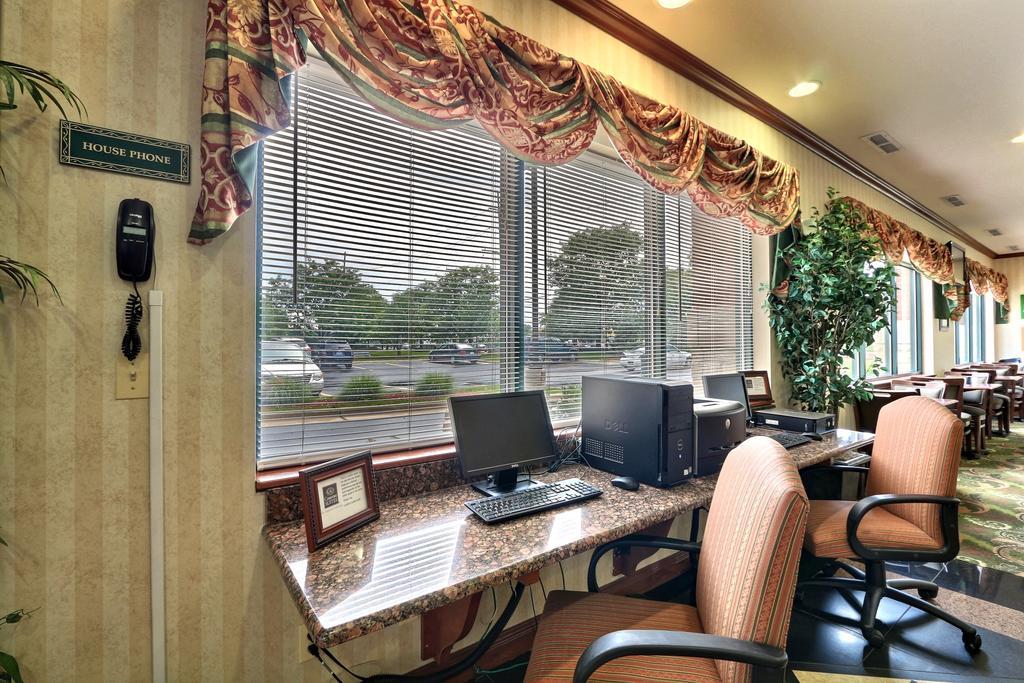 Comfort Suites Canton - Detroit Exterior foto