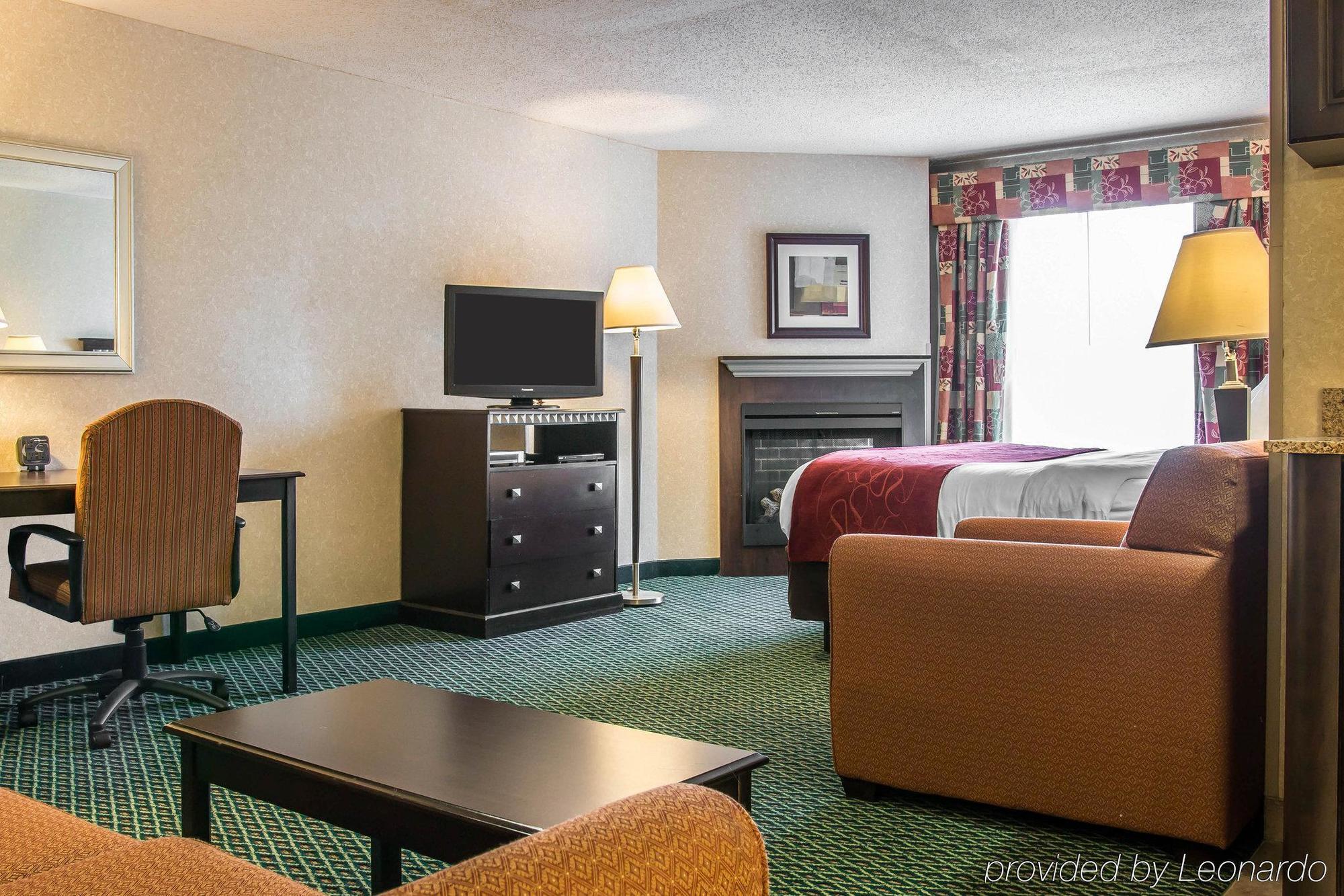 Comfort Suites Canton - Detroit Exterior foto