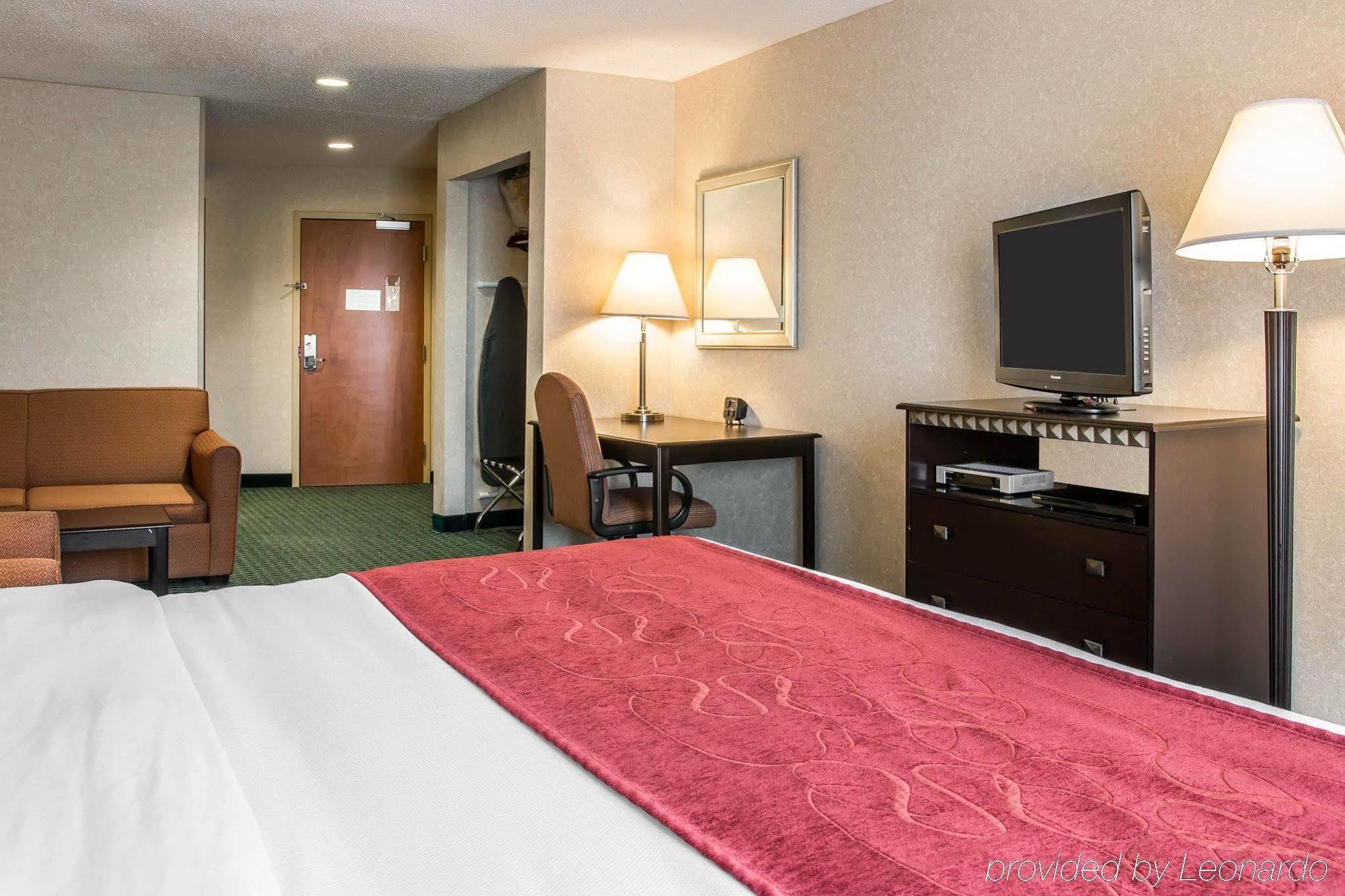 Comfort Suites Canton - Detroit Exterior foto