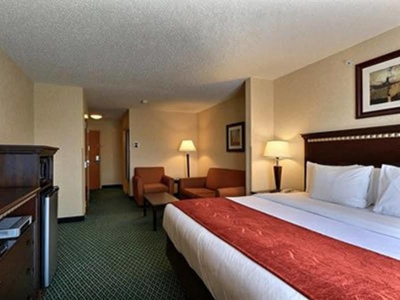 Comfort Suites Canton - Detroit Exterior foto