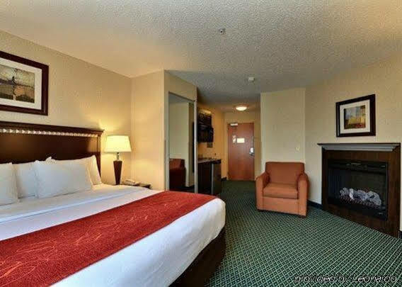 Comfort Suites Canton - Detroit Exterior foto