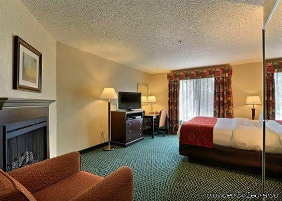 Comfort Suites Canton - Detroit Exterior foto